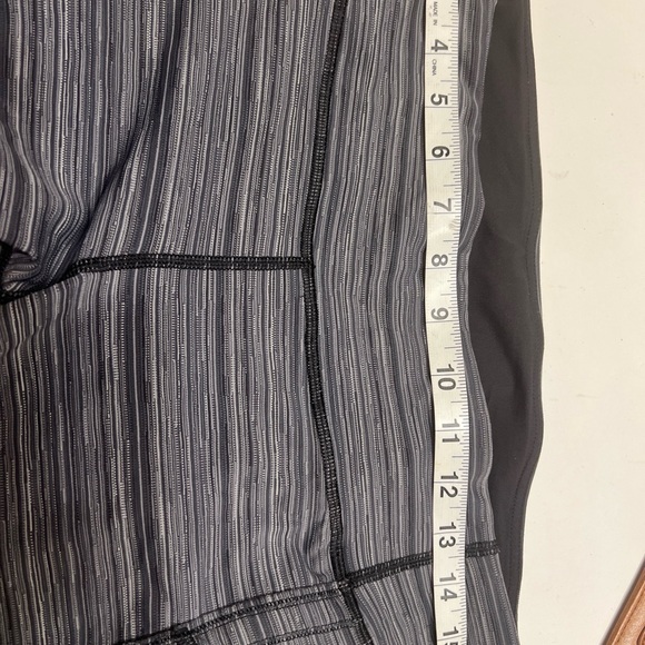 Lululemon  Atlético size 10 Fast Free Crop II Salt Alpine Gray  Black F - Picture 13 of 13